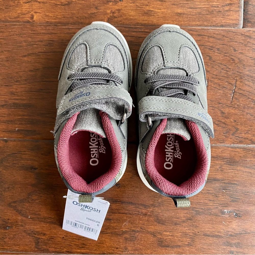 OshKosh Boy’s Bowie Sneaker - Size 6
